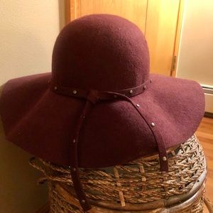 Wool Hat Maroon Burgundy. Beautiful for Fall Barely Used. Practically brand new